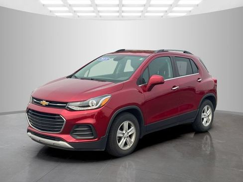 Used 2019 Chevrolet Trax LT w/ LT Convenience Package FWD image 3