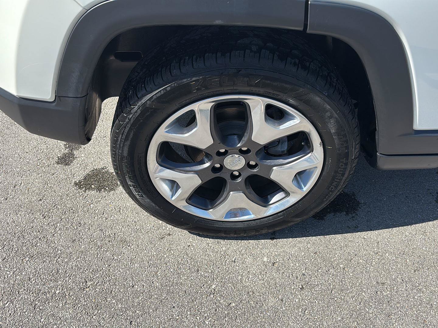 Used 2018 Jeep Compass Limited AWD/4WD image 12