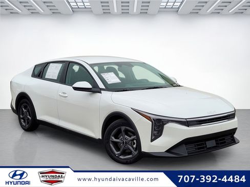 Used 2025 Kia K4 LXS image 1