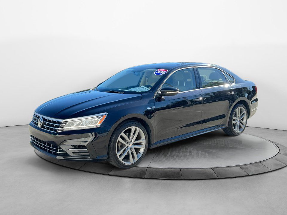 Used 2018 Volkswagen Passat 2.0T R-Line w/ R-Line Lighting Package FWD image 3