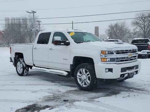 Used 2019 Chevrolet Silverado 2500 High Country image 2
