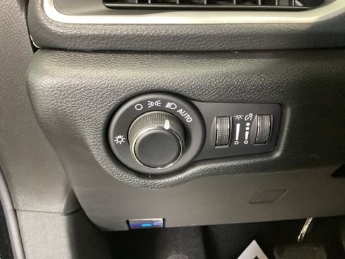 New 2027 Chrysler Pacifica Select AWD/4WD image 21