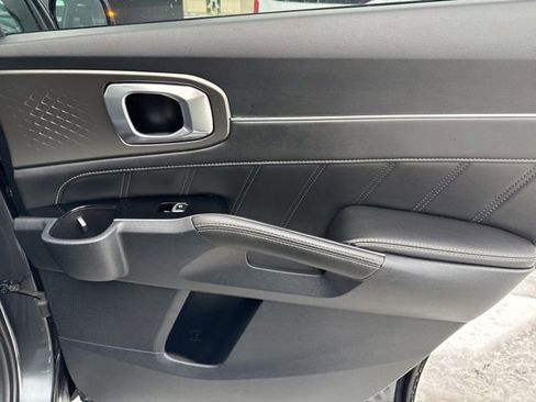 Used 2023 Kia Sorento SX image 49