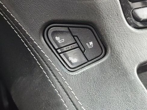 Used 2020 GMC Yukon XL SLT w/ Premium Edition image 25