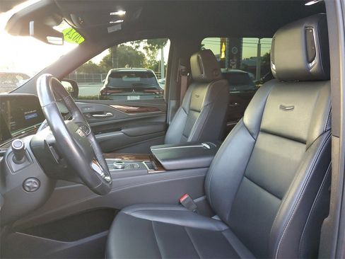 Used 2024 Cadillac Escalade ESV Luxury image 16