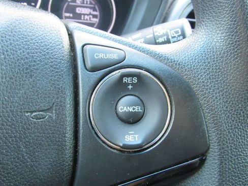 Used 2018 Honda HR-V LX image 34