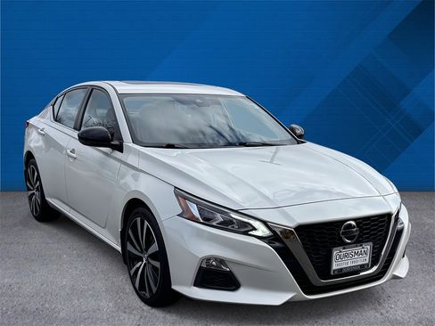 Used 2020 Nissan Altima 2.5 SR w/ Premium Package image 2