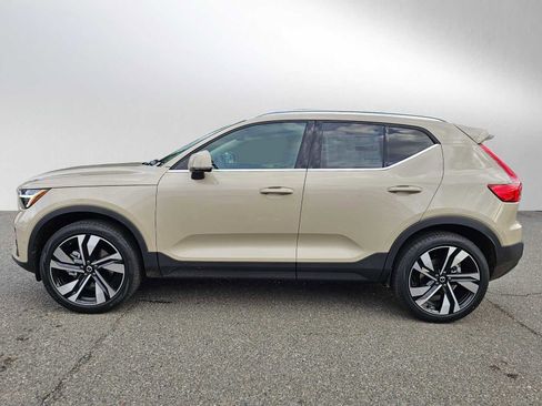 New 2025 Volvo XC40 B5 Ultra w/ Climate Package image 4