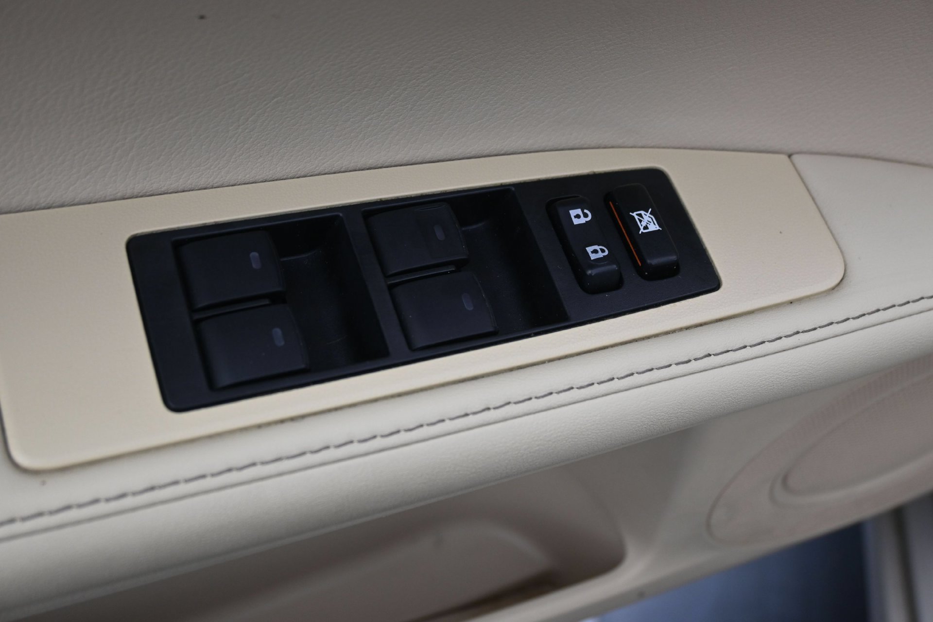 Used 2013 Lexus ES 300h w/ Luxury Pkg FWD image 21