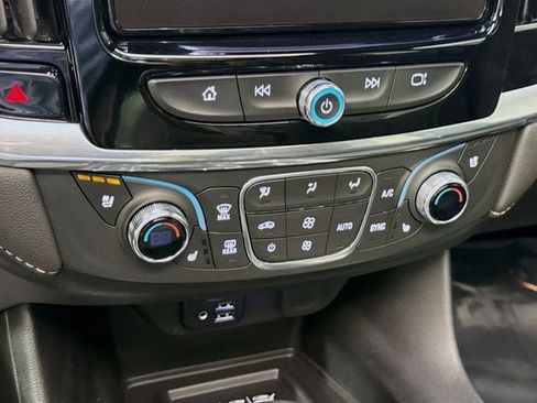 Used 2023 Chevrolet Traverse Premier w/ LPO, Cargo Package FWD image 17