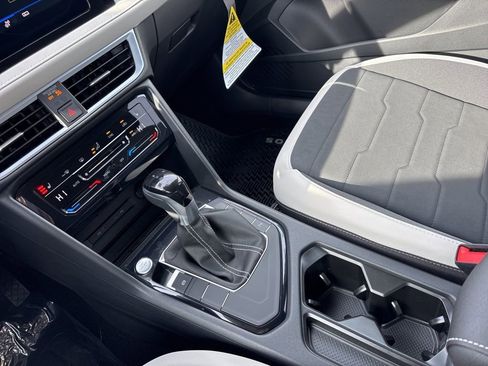 New 2026 Volkswagen Taos SE image 18