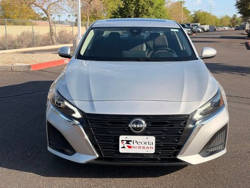 Certified 2024 Nissan Altima 2.5 SV w/ SV Premium Package FWD image 9