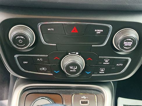 Used 2021 Jeep Compass Latitude image 15