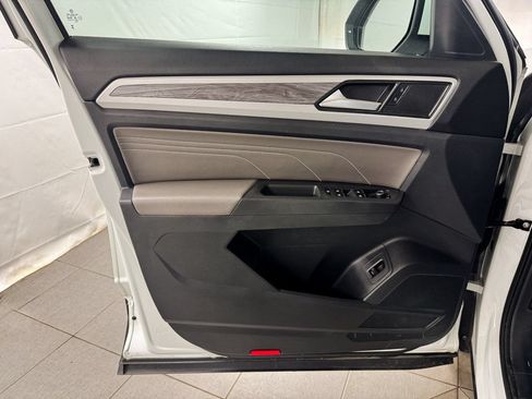 Used 2023 Volkswagen Atlas Cross Sport SE AWD/4WD image 14