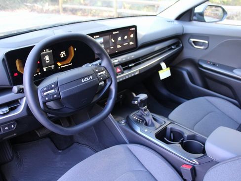 New 2025 Kia K4 LX image 20