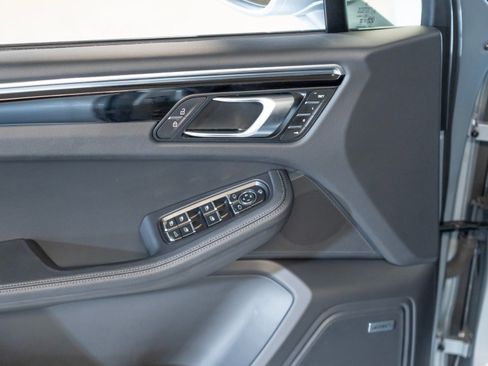 Certified 2026 Porsche Macan AWD/4WD image 17