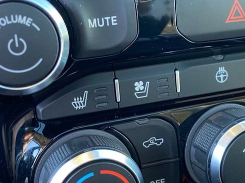 Used 2020 RAM 1500 Laramie image 13