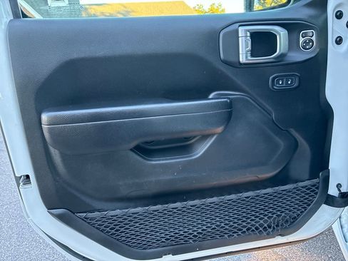 Used 2023 Jeep Gladiator Sport image 11