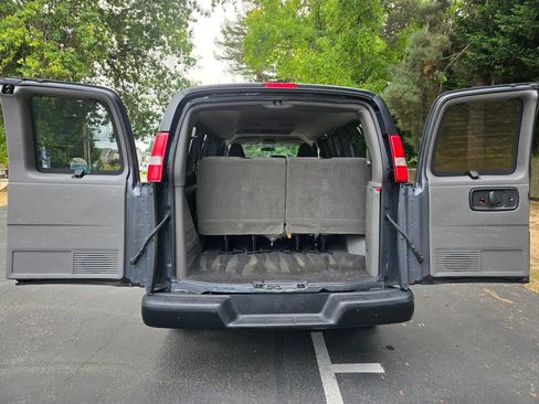 Used 2017 Chevrolet Express 2500 LS RWD image 21