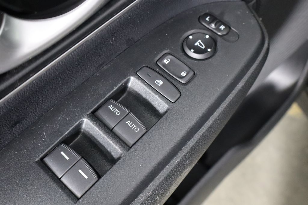 Used 2018 Honda CR-V Touring image 19