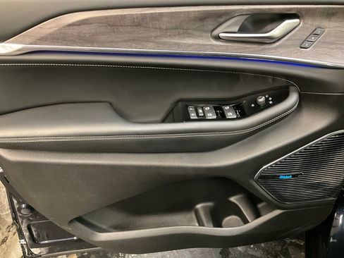 Used 2023 Jeep Grand Cherokee L Overland w/ Rear Seat Video Group I AWD/4WD image 15