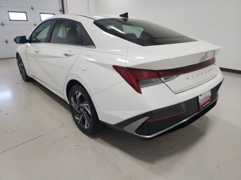 Used 2024 Hyundai Elantra SEL w/ Convenience Package FWD image 12