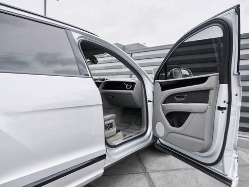 Used 2023 Bentley Bentayga Extended Wheelbase image 21
