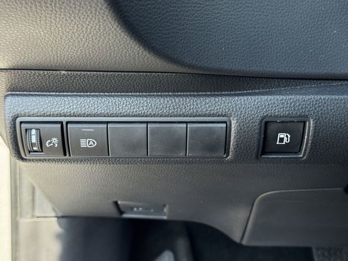 Used 2025 Toyota Corolla LE FWD image 21