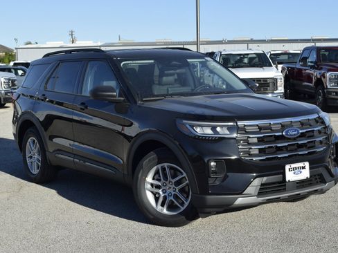 New 2026 Ford Explorer Active w/ Active Comfort Package image 3