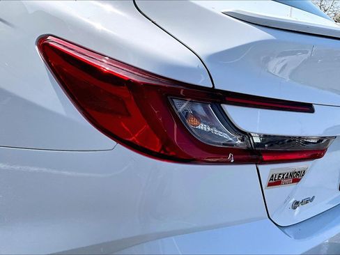 Used 2025 Toyota Camry SE image 27