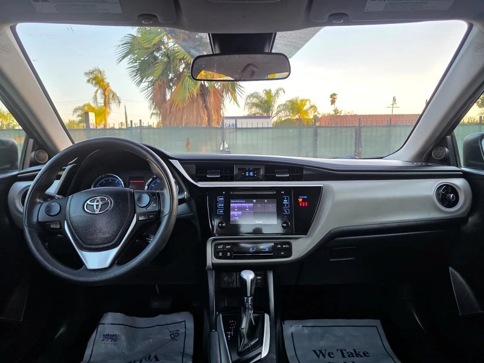 Used 2018 Toyota Corolla LE FWD image 5