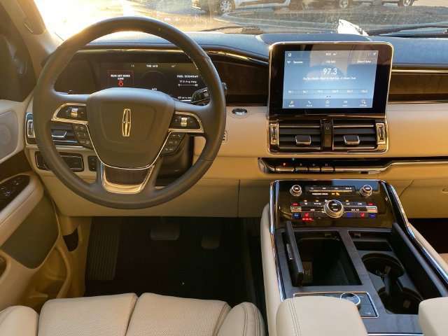 Used 2020 Lincoln Navigator Reserve w/ Luxury Package AWD/4WD image 8