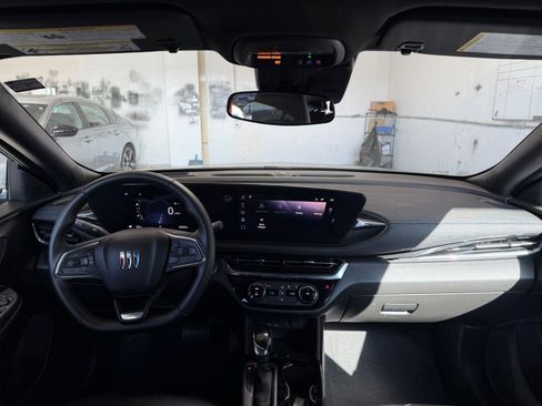 Used 2025 Buick Envista Sport Touring image 31