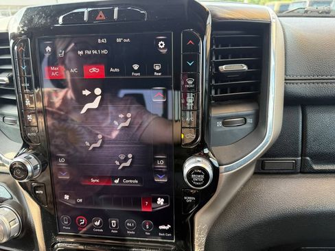 Used 2019 RAM 1500 Laramie AWD/4WD image 22