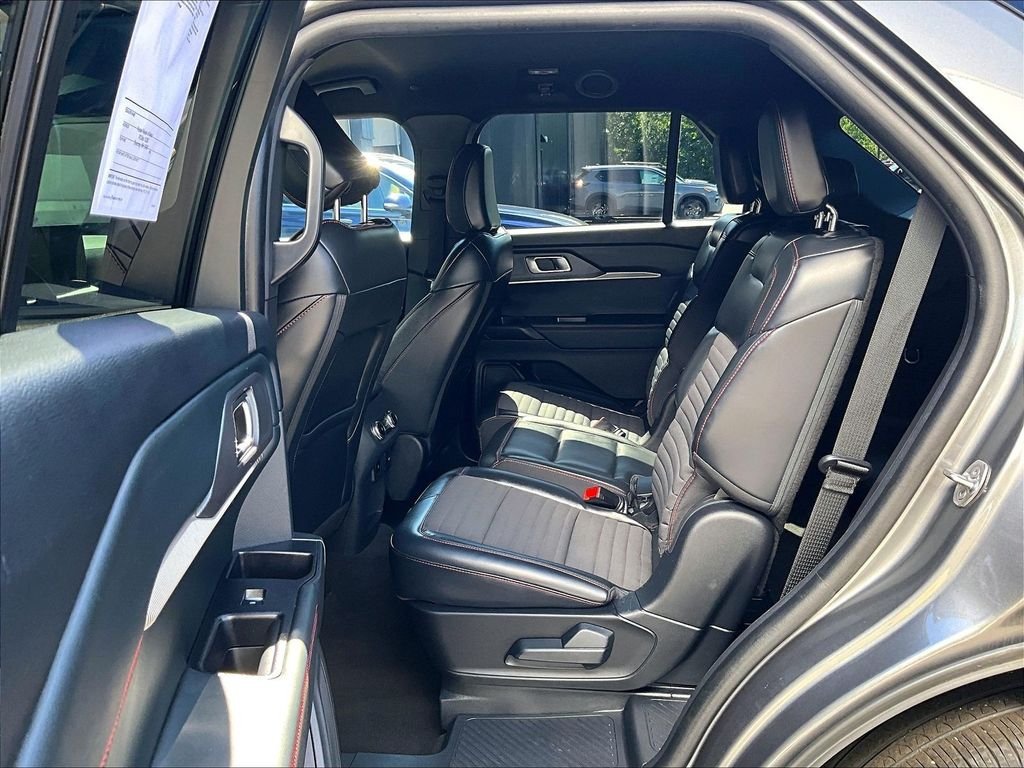 Used 2025 Ford Explorer ST-Line w/ ST-Line Street Pack AWD/4WD image 15