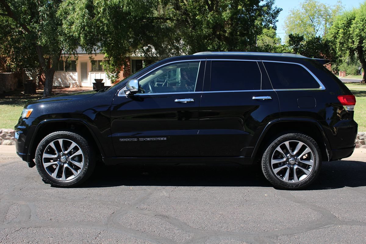 Used 2018 Jeep Grand Cherokee Overland AWD/4WD image 2