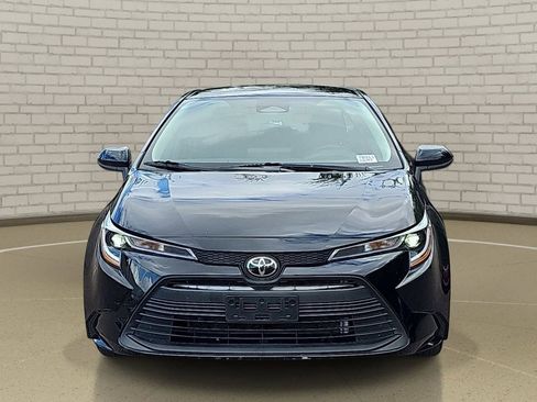 Used 2025 Toyota Corolla LE FWD image 2