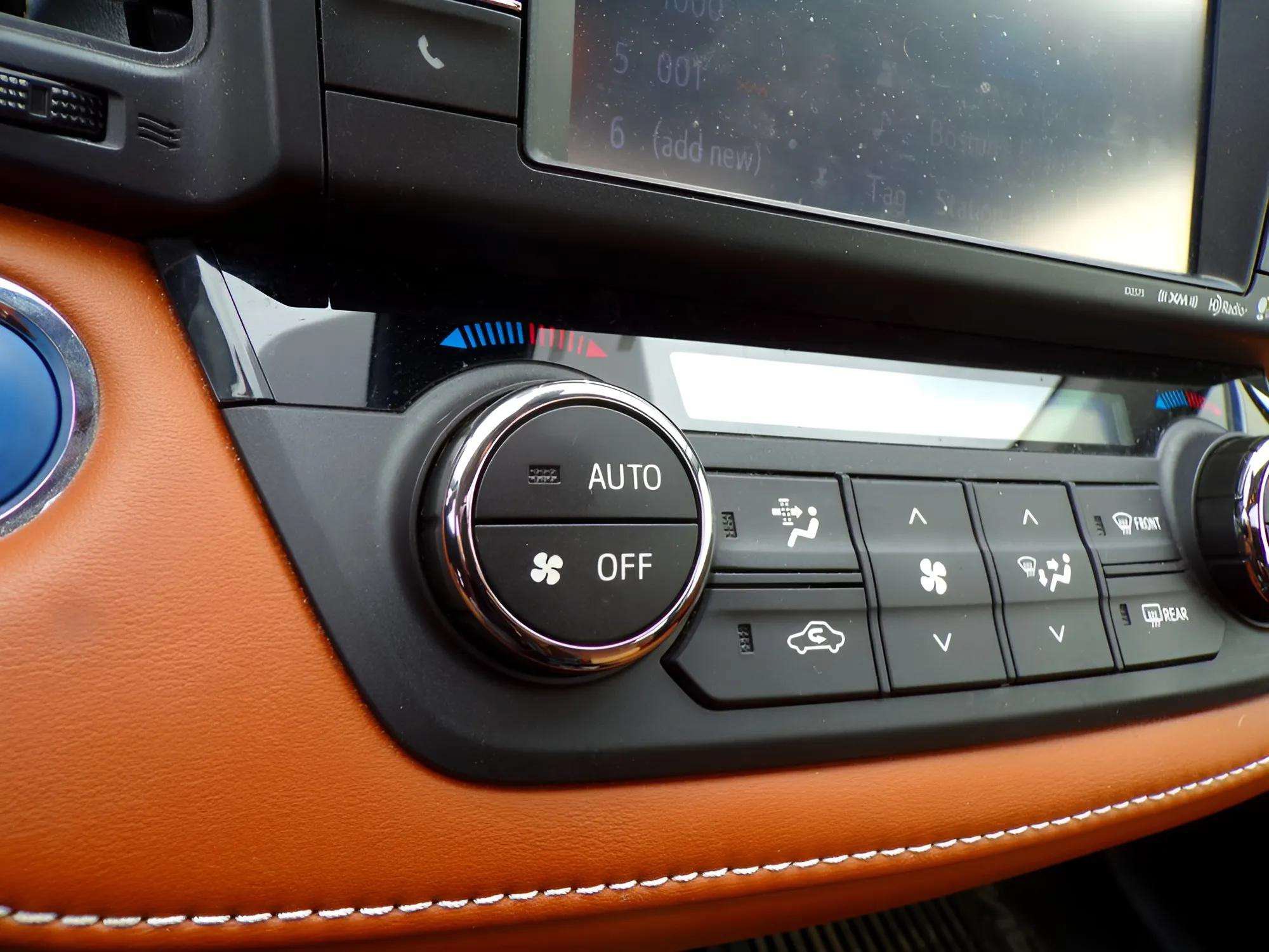 Used 2016 Toyota RAV4 Limited AWD/4WD image 19