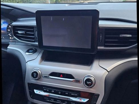 Used 2023 Ford Explorer XLT w/ Equipment Group 202A image 35