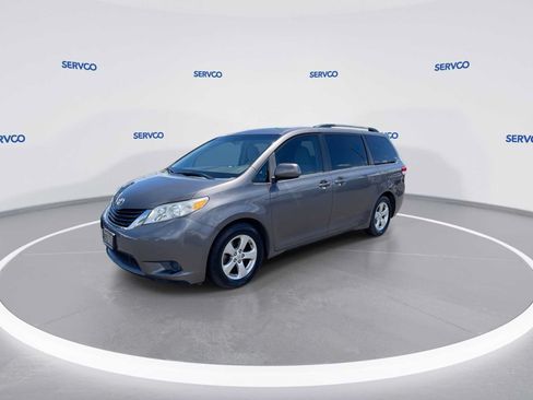 Used 2013 Toyota Sienna LE FWD image 4