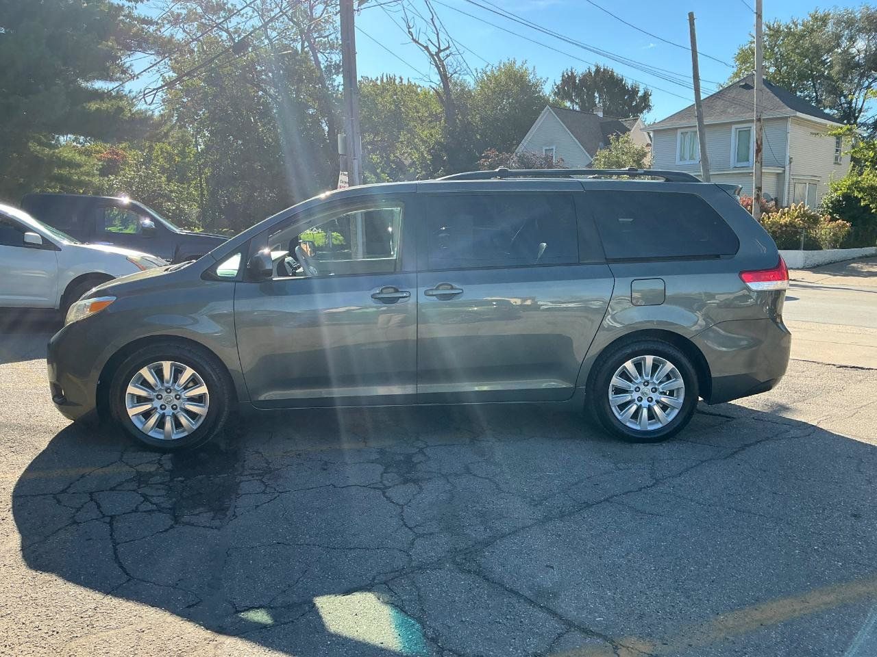 Used 2012 Toyota Sienna AWD image 7