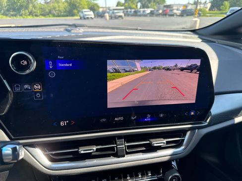 Used 2025 Chevrolet Equinox EV LT FWD image 23