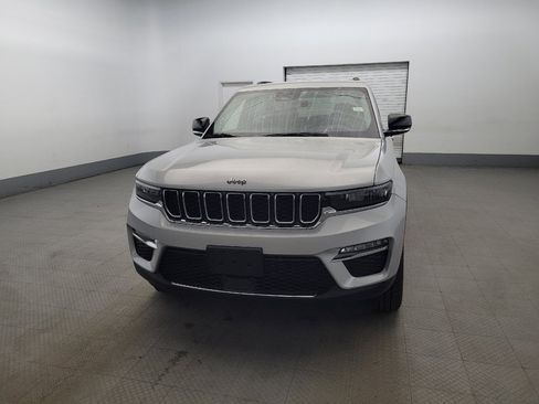 Used 2022 Jeep Grand Cherokee Limited image 15