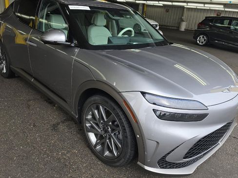 Used 2023 Genesis GV60 Advanced AWD/4WD image 2
