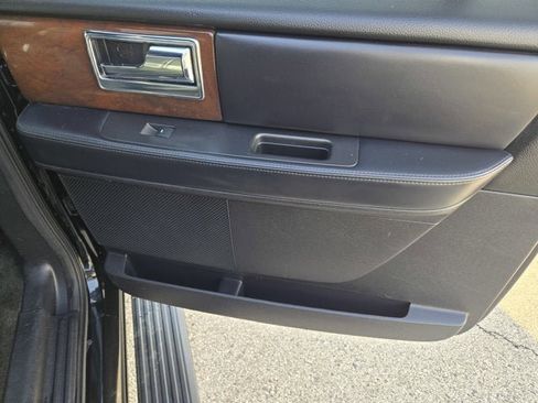 Used 2017 Lincoln Navigator L Select image 9