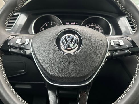 Used 2021 Volkswagen Tiguan SE w/ Panoramic Sunroof Package image 24