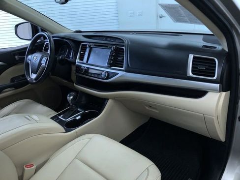 Used 2015 Toyota Highlander XLE image 22