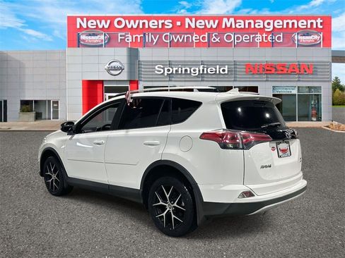 Used 2016 Toyota RAV4 SE image 6