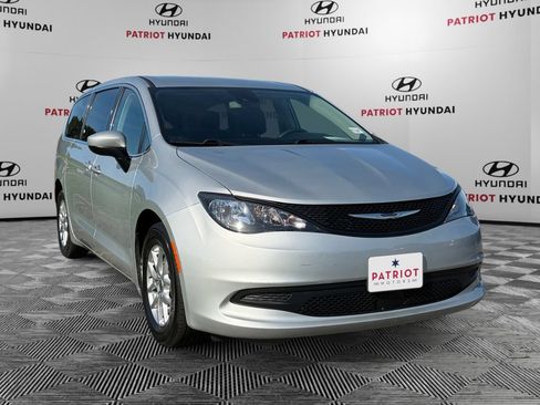 Used 2023 Chrysler Voyager LX FWD image 1