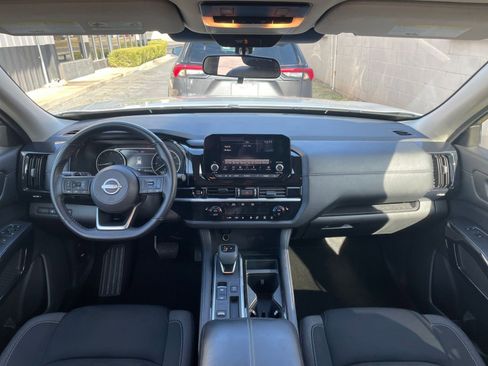 Used 2025 Nissan Pathfinder SV image 33